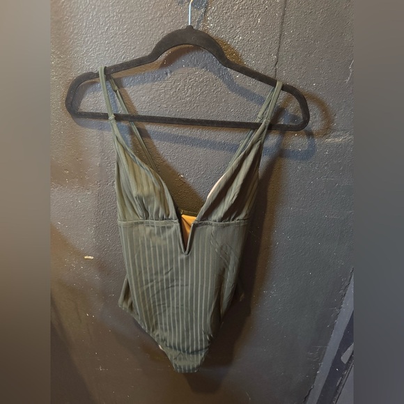 Women’s Shade & Shore Green V-Neck Ribbed Swimsuit - Picture 1 of 8